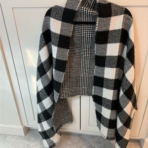 Black and White Plaid Women's wrap